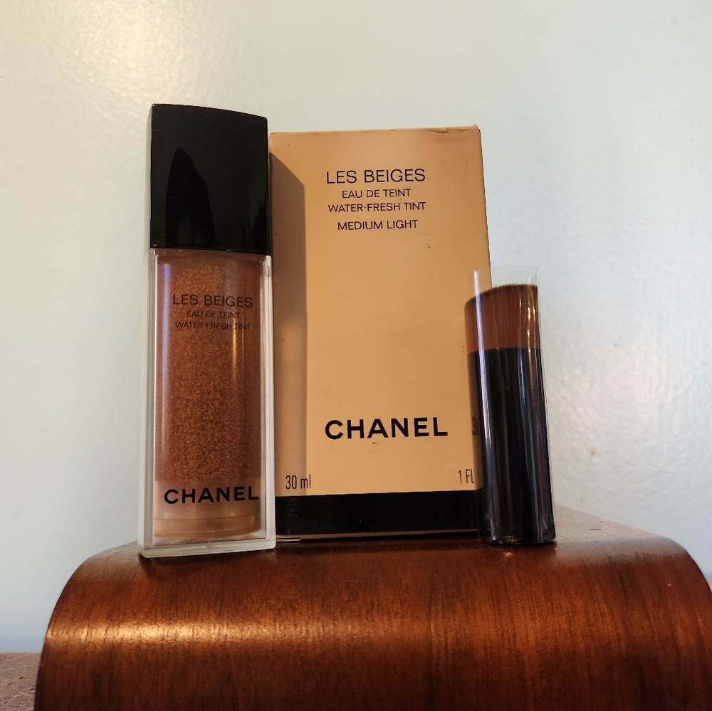 Chanel Les Beiges Water Fresh Tint Medium Light